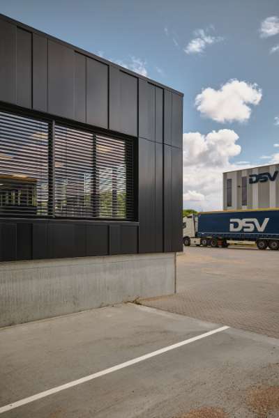 Environmentally friendly logistics building clad with façade cassettes, Hedelandsvej 28B, 2640 Hedehusene, Denmark